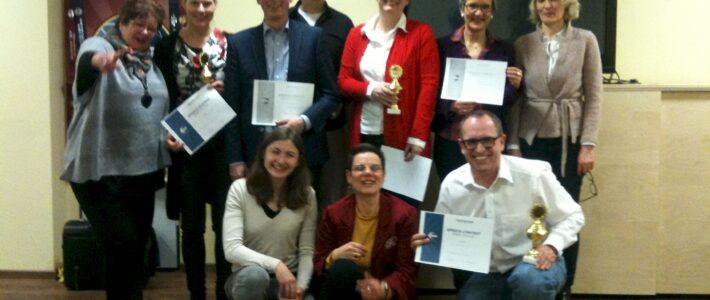 17.02.2016 – Clubwettbewerb Gewinnerinnen und Gewinner des Frühjahrs-Clubwettbewerbs der Kölner Sprechbar am 17.02.2016 mit Urkunden und Pokalen.