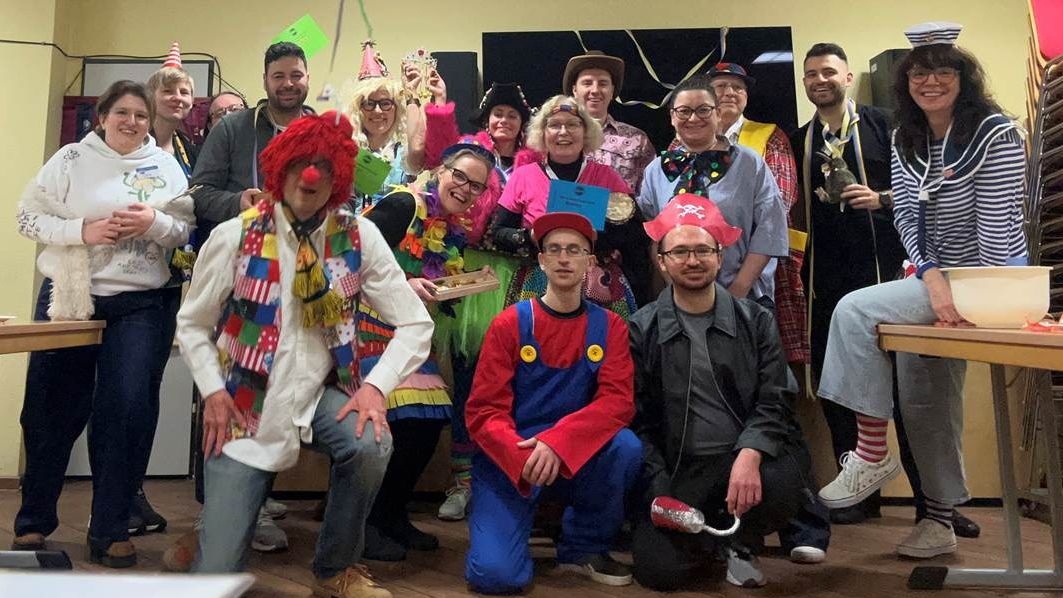 Gruppenfoto Toastmasters KSB Karnevalskostueme im Buergerzentrum Deutz Koeln