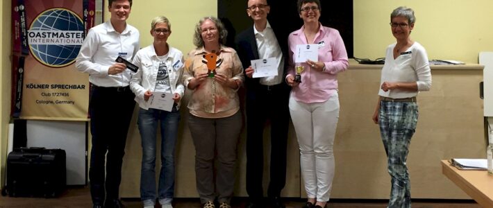 Gruppenfoto eines phantasie- und freudvollen Clubabends der Kölner Sprechbar im Juni 2016.