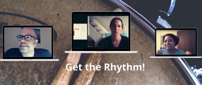 Grafik im Kachel-Stil: drei Laptop-Bildschirme mit Toastmasters-Mitgliedern in einer Zoom-Konferenz vor einem Trommelfell, dazu der Schriftzug „Get the Rhythm!“.