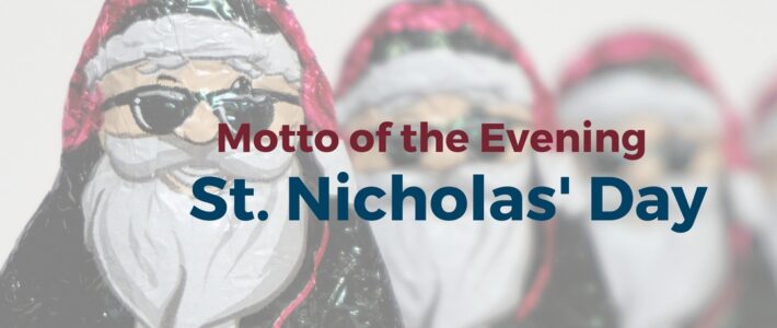 Grafik mit dem Motto des Abends „St. Nicholas’ Day“ vor mehreren Schokoladen-Nikoläusen.