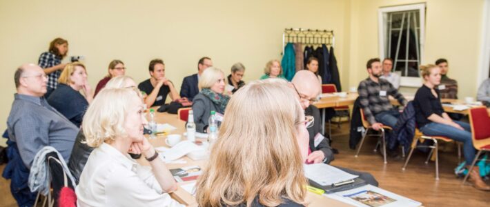 Mitglieder der Kölner Sprechbar beim Clubabend – mitmachen bei Toastmasters in Köln