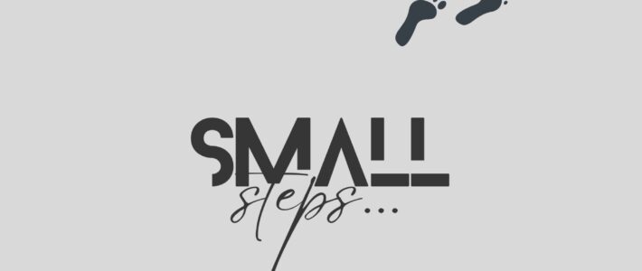 Grafik mit dem Schriftzug Small Steps zum Motto des Clubabends