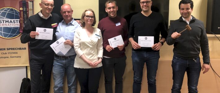 Mitglieder der Kölner Sprechbar während des Clubabends "Stimmig sein!".
